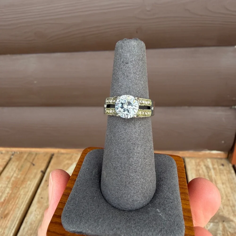 Round Cut Faux Diamond Engagement Ring Womens Sz 7 Silver Tone Pave Band Costume